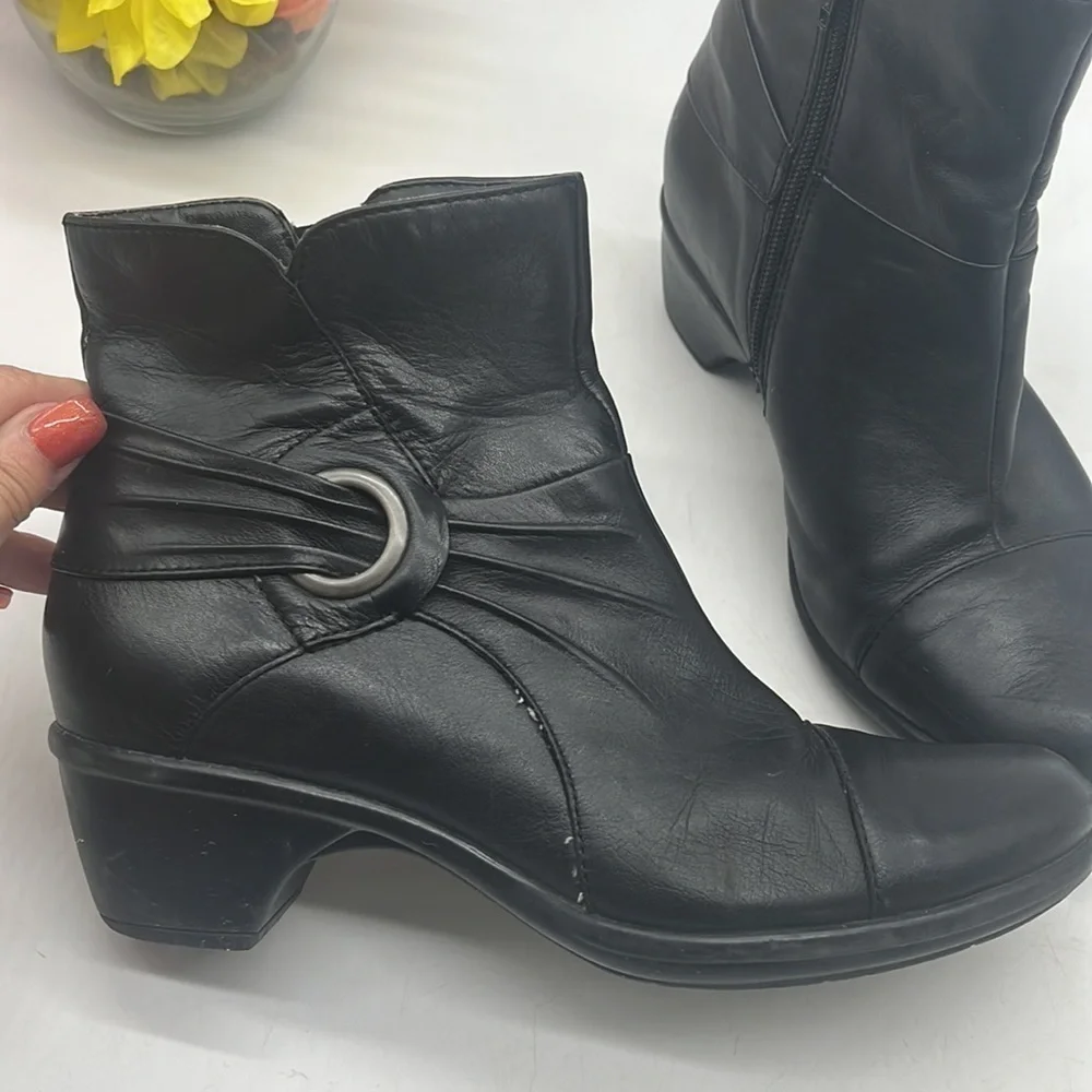 Clarks Black Leather Ankle Boots Size 8 BAB4317B - Picture 3 of 9